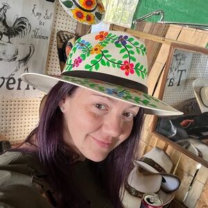 Meet your Posher, Crystal